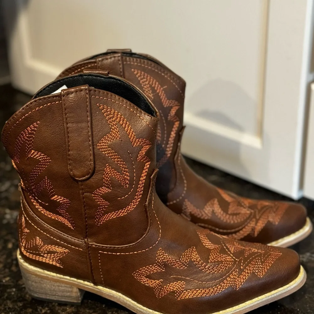 Women’s Brown Cowboy Boots - Picture 3 of 5